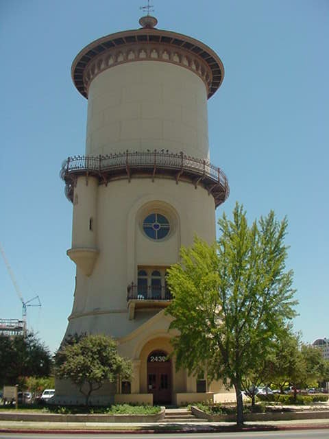 An important landmark and symbol of the community is its Romanesque-style Fresno Water Tower (1894), now used as a tourist information center.