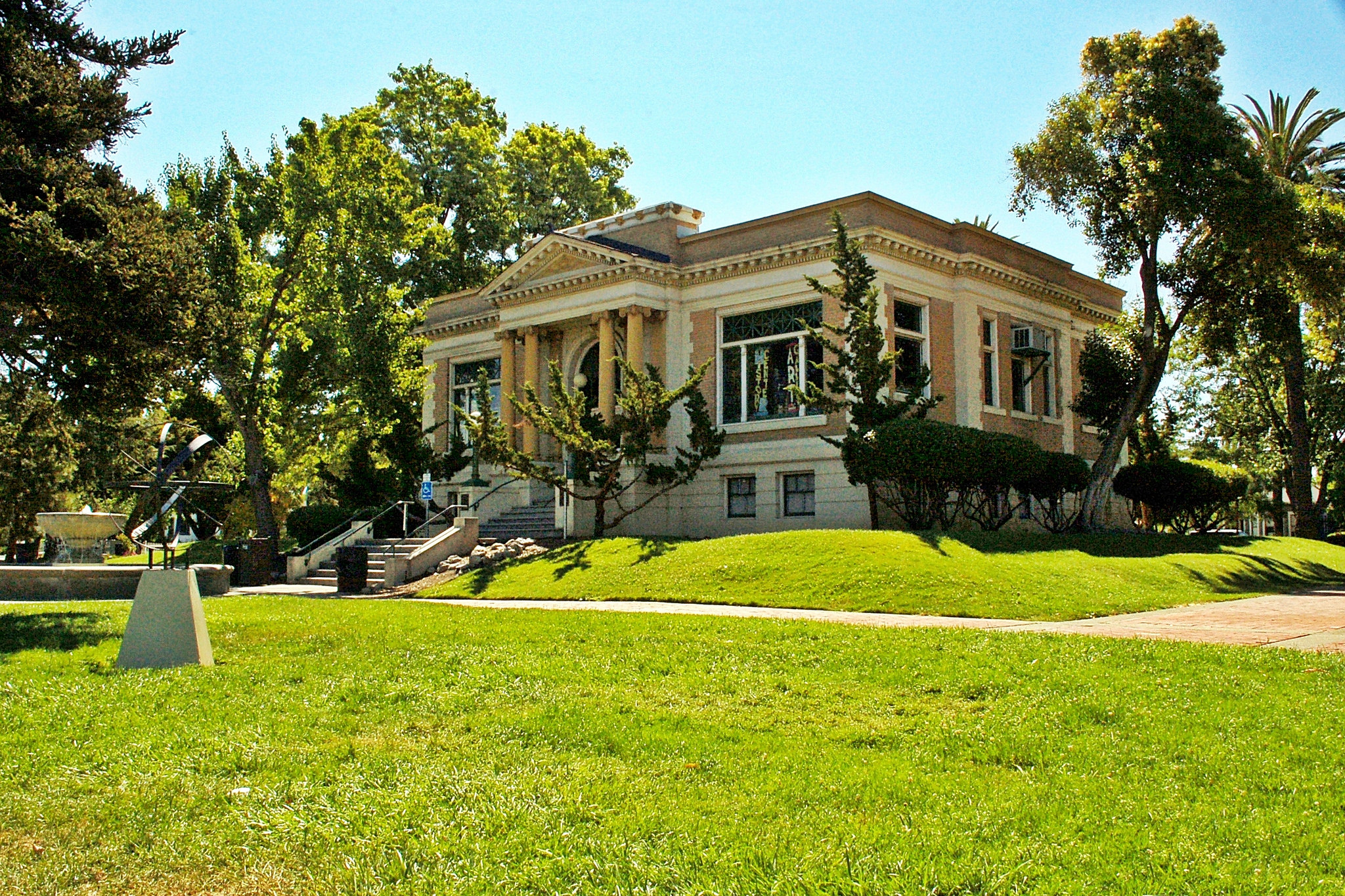 Since September 1974 the former Carnegie Library has housed the Livermore Heritage Guild’s History Center and the Livermore Art Association’s art gallery.