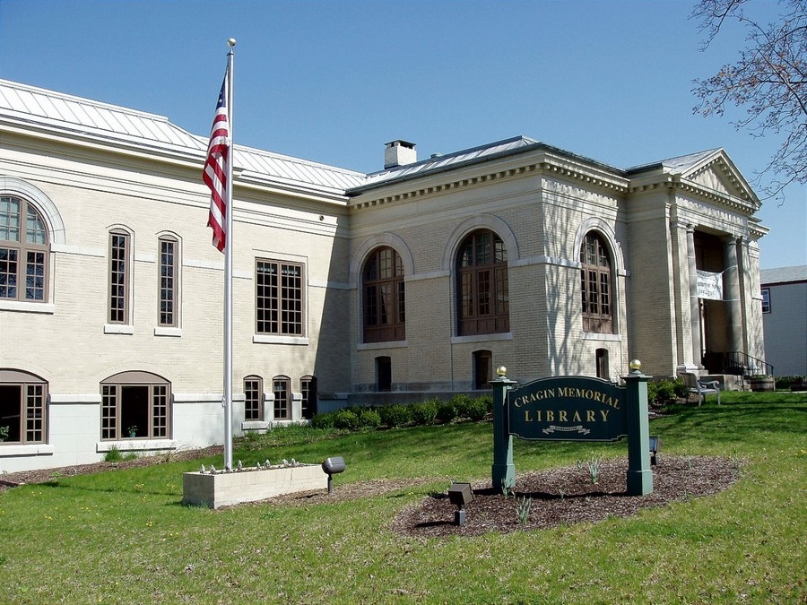 Cragin Memorial Library in Colchester, Connecticut