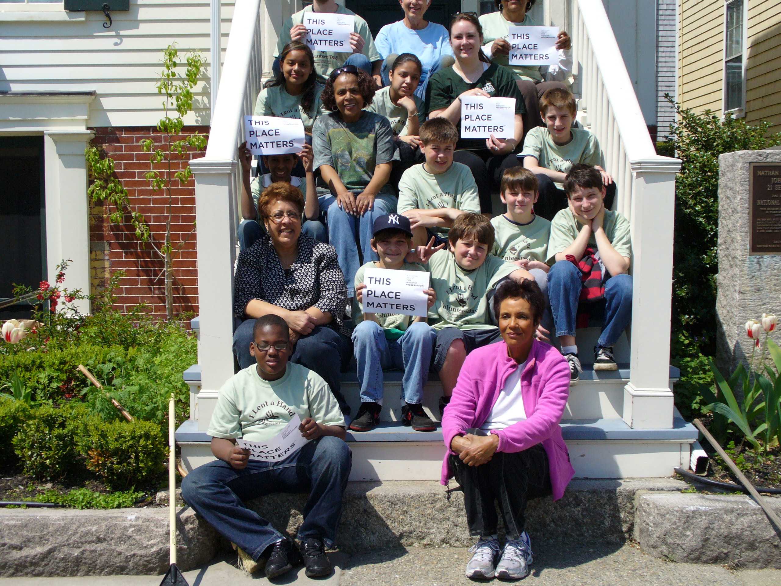 Student volunteers at the Nathan and Mary Johnson House.