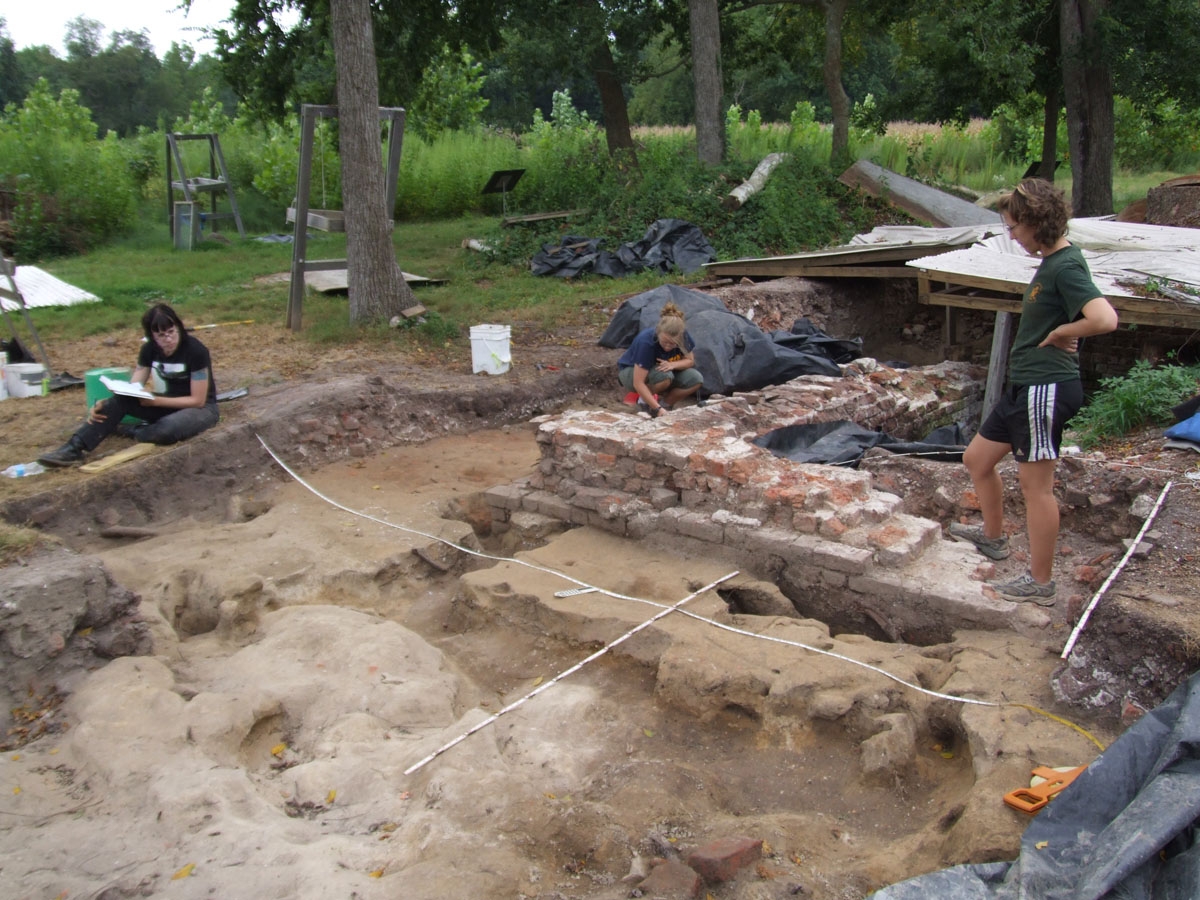 Volunteers Alex Vanko, Sarah Heinsman, and Meredith Mahoney (l-r) document the foundations of the 1694 Fairfield Manor House.